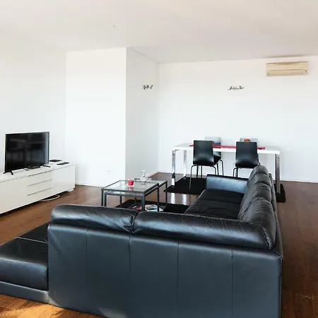 Skyscraper Riverview With Indoor Pool Διαμέρισμα *